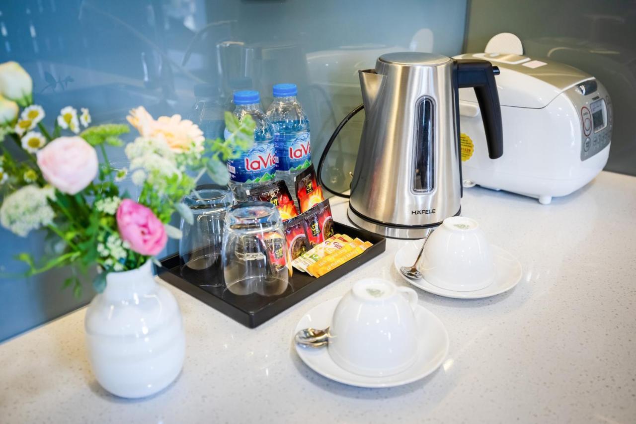 Five Star Westlake 1St-4Th Floors Hotel & Serviced Apartment Hanói Exterior foto A kettle in a hotel room