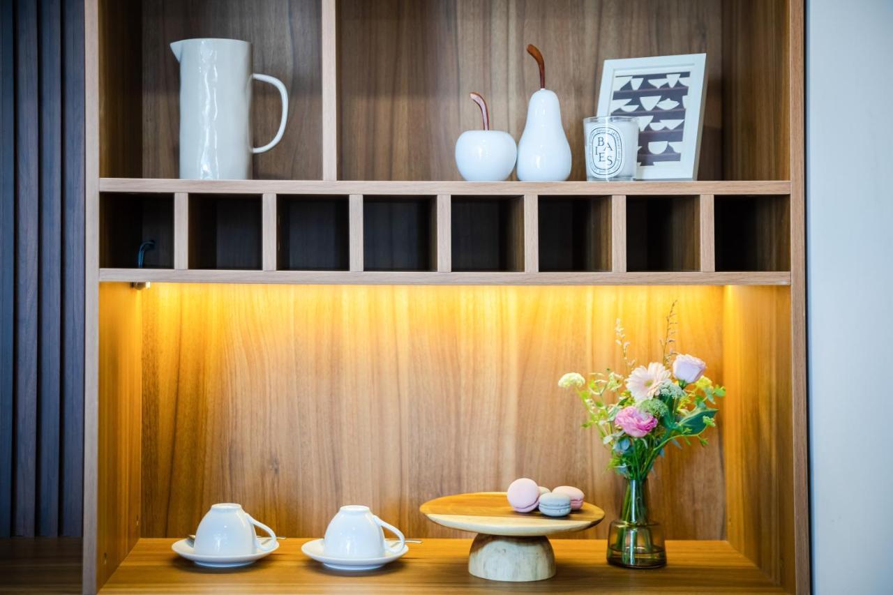 Five Star Westlake 1St-4Th Floors Hotel & Serviced Apartment Hanói Exterior foto A display of the work of the artist